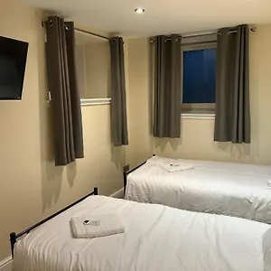 Twin With En-suite Edinburgh