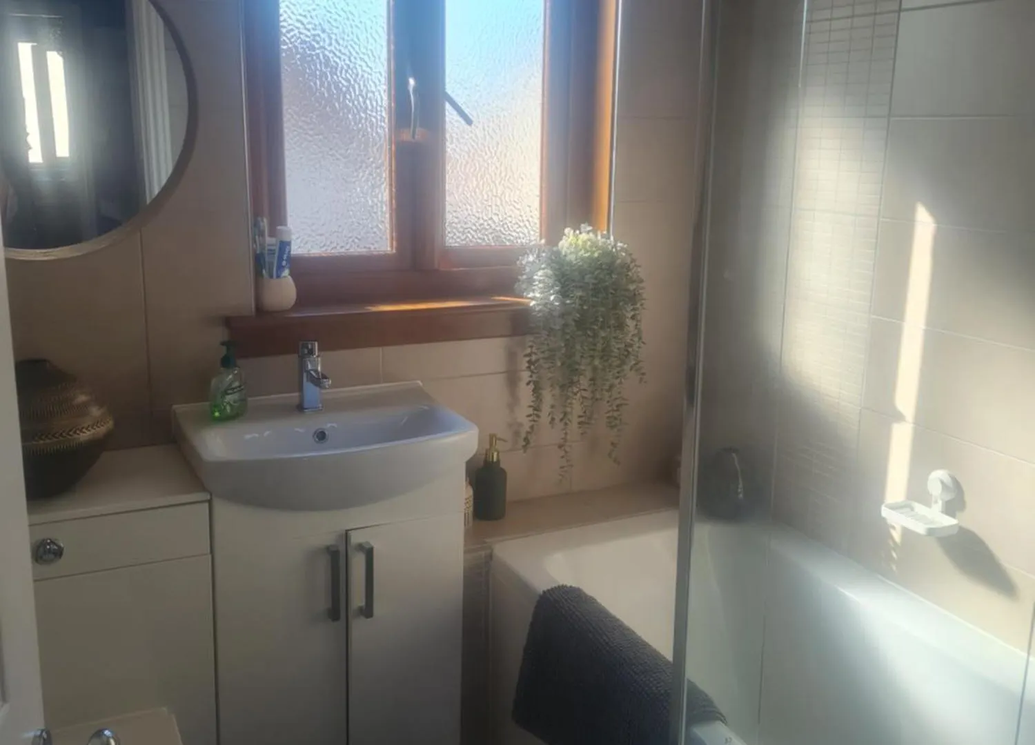 Edinburgh- 2 Double Rooms Available